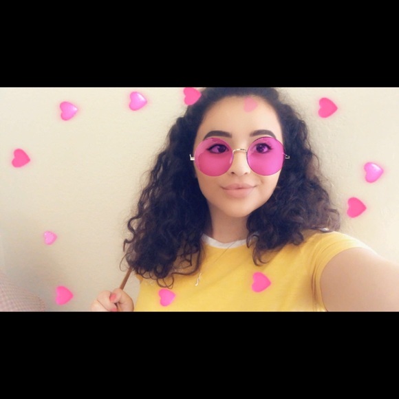 Meet your Posher, Taylor - Picture 2 of 2